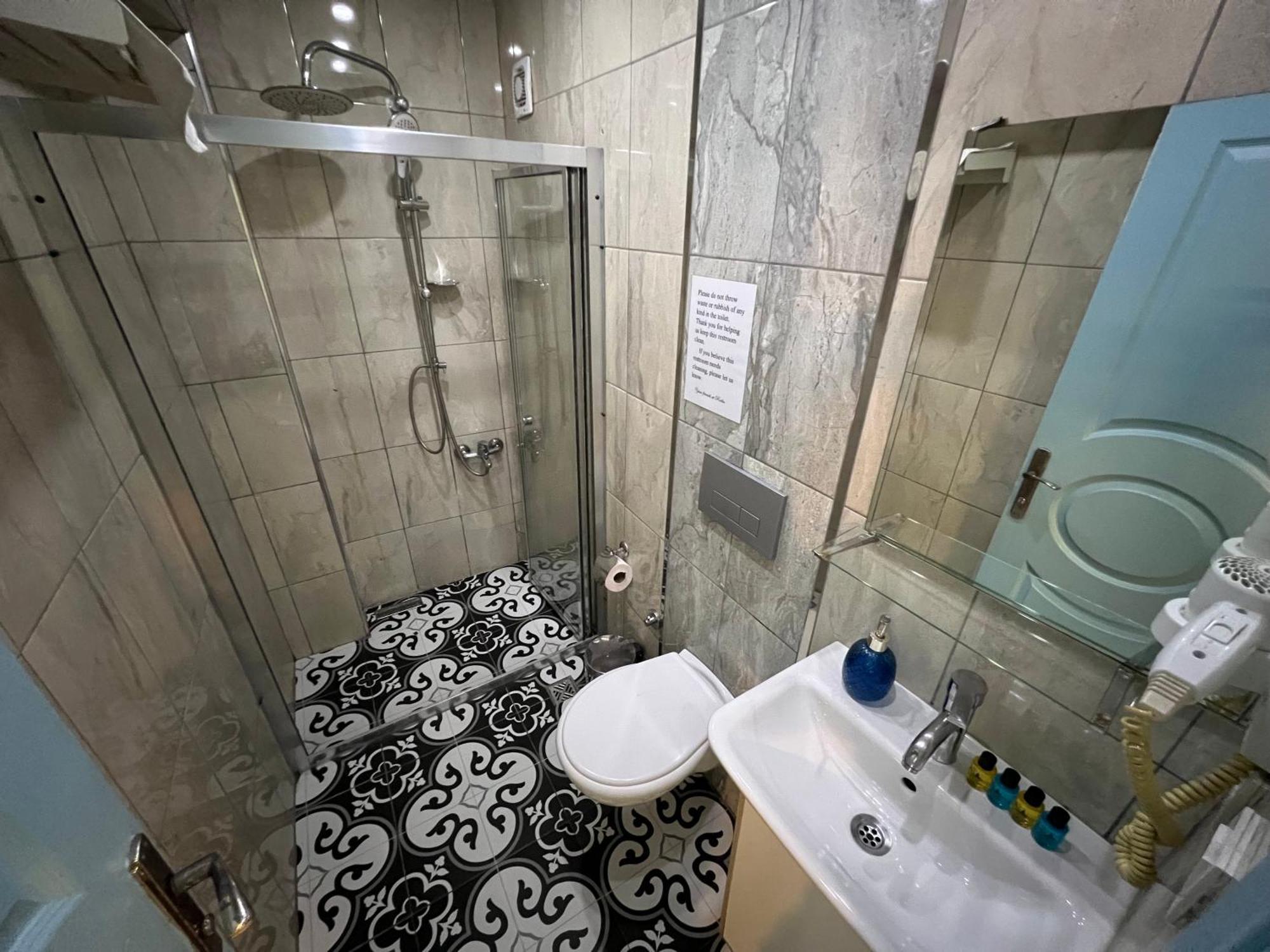 Rodin Hostel Istanbul Exteriör bild